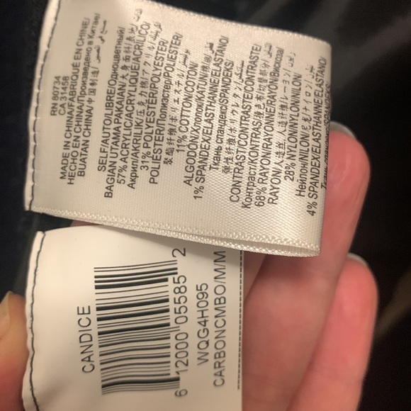 BCBG size Medium crop Navy blazer “Candice” - Picture 6 of 7